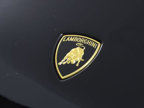 Used 2023 Lamborghini Huracan EVO image 23