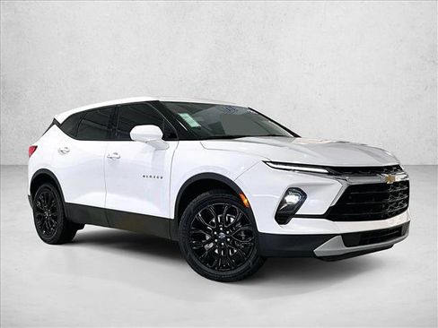 Used 2023 Chevrolet Blazer LT FWD image 12