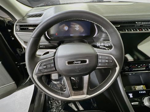 Used 2023 Jeep Grand Cherokee L Limited w/ Luxury Tech Group II AWD/4WD image 11