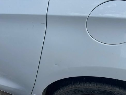 Used 2020 Chrysler Pacifica Touring-L FWD image 20