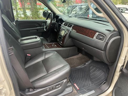 Used 2013 GMC Yukon Denali RWD image 21