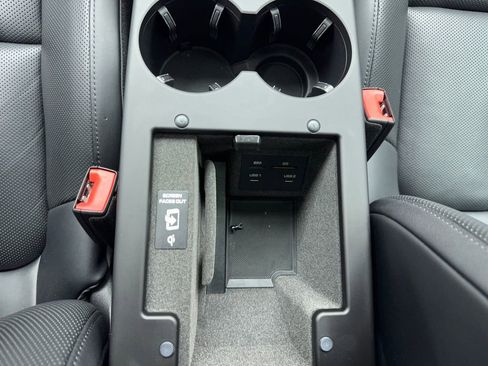 Used 2025 Porsche Macan image 37