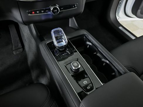 New 2026 Volvo XC90 B5 Core AWD/4WD image 16