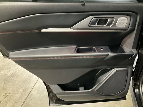 Used 2025 Ford Explorer ST image 38