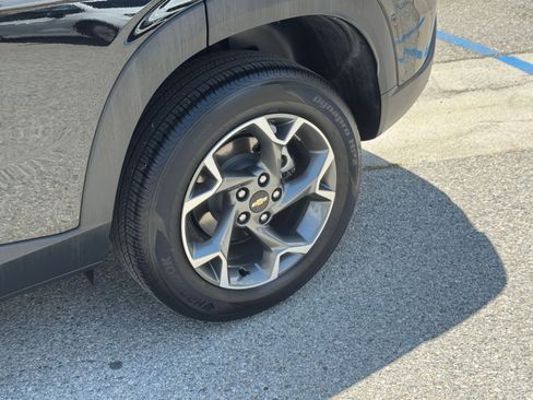 Used 2025 Chevrolet Trax LT FWD image 30