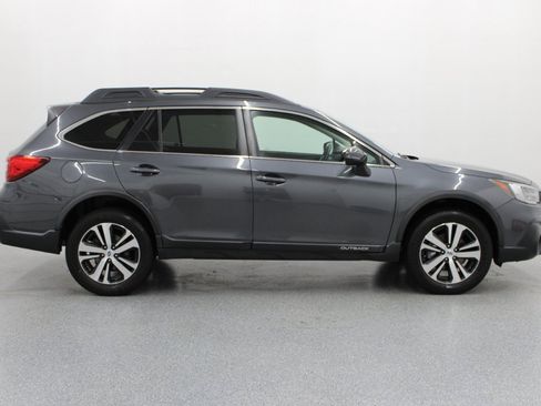 Used 2018 Subaru Outback 3.6R Limited AWD/4WD image 2