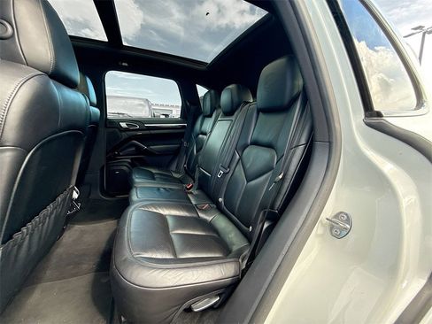 Used 2017 Porsche Cayenne S image 27