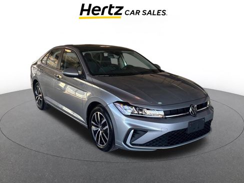 Used 2025 Volkswagen Jetta SE image 1