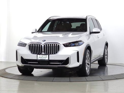 Used 2026 BMW X5 xDrive40i w/ Parking Assistance Package AWD/4WD image 4