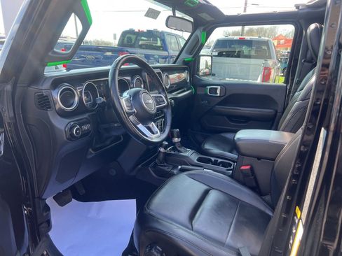 Used 2020 Jeep Wrangler Unlimited Sahara image 23
