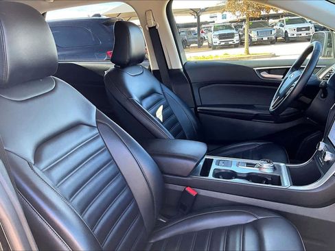 Used 2024 Ford Edge SEL image 9