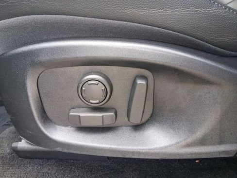 Used 2020 Jaguar E-PACE image 14