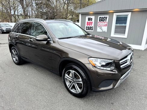 Used 2018 Mercedes-Benz GLC 300 4MATIC w/ Premium Package image 10