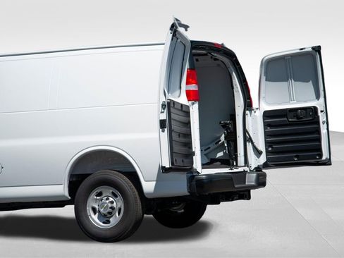 New 2025 Chevrolet Express 3500 w/ Driver Convenience Package RWD image 10