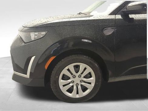 Used 2023 Kia Soul LX image 11