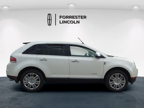 Used 2010 Lincoln MKX AWD image 2