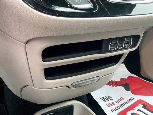 Used 2024 Chrysler Pacifica Touring-L image 21