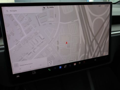 Used 2023 Tesla Model X AWD/4WD image 9