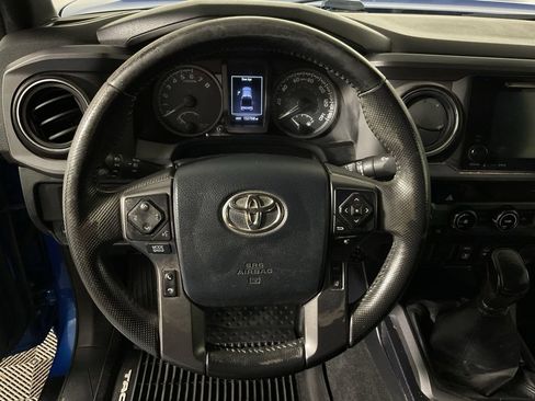 Used 2018 Toyota Tacoma TRD Sport AWD/4WD image 24