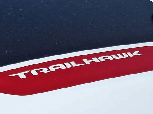 Used 2025 Jeep Compass Trailhawk AWD/4WD image 30