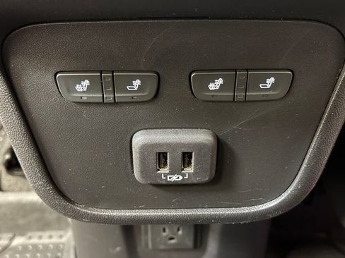 Used 2023 Chevrolet Equinox Premier AWD/4WD image 23