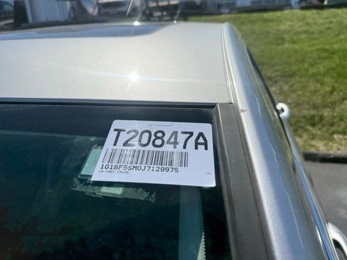 Used 2018 Chevrolet Cruze Premier image 8