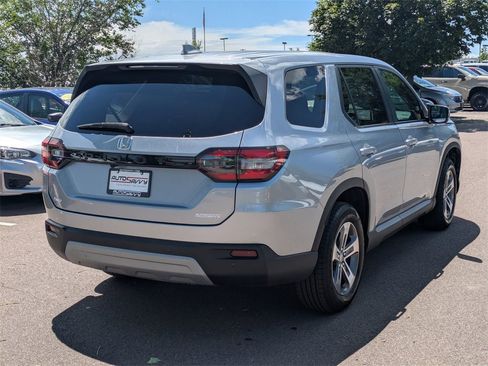 Used 2025 Honda Pilot EX-L image 3