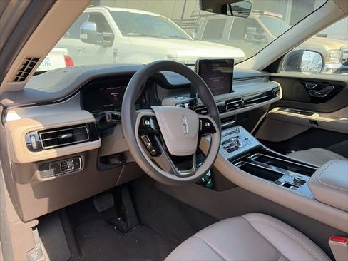 Used 2023 Lincoln Aviator AWD image 15