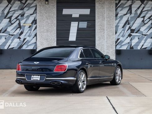 Used 2022 Bentley Flying Spur V8 image 16