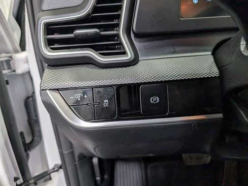 Used 2025 Kia Sportage LX image 18