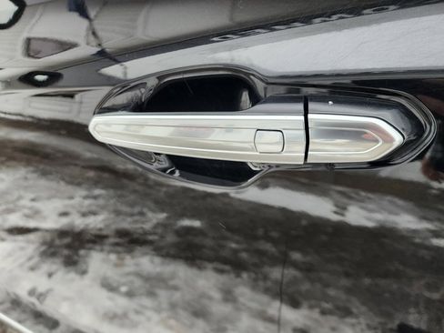 Used 2017 Cadillac XT5 Luxury w/ Driver Awareness Package image 22