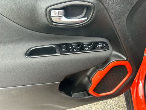 Used 2019 Jeep Renegade Sport image 10