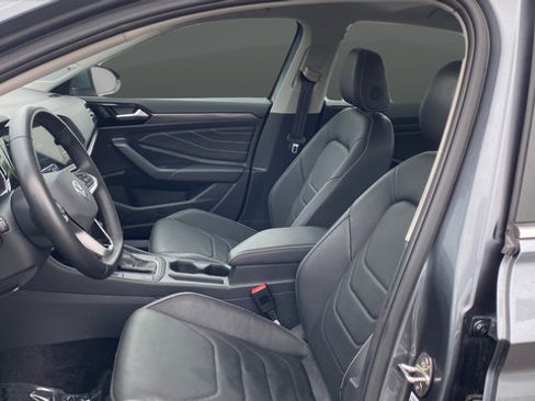 Used 2024 Volkswagen Jetta SEL FWD image 9