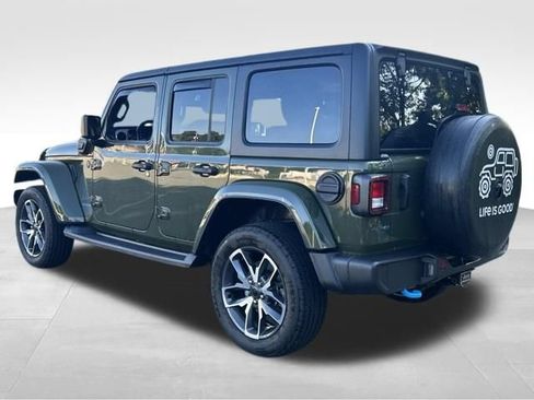 Used 2024 Jeep Wrangler Unlimited w/ Convenience Group AWD/4WD image 3