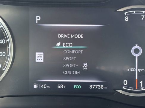 Used 2025 Genesis G70 2.5T RWD image 26