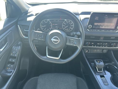 Used 2024 Nissan Rogue SV image 25