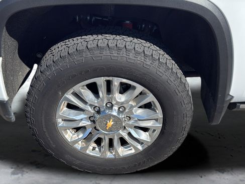 Used 2023 Chevrolet Silverado 2500 High Country w/ Technology Package AWD/4WD image 30