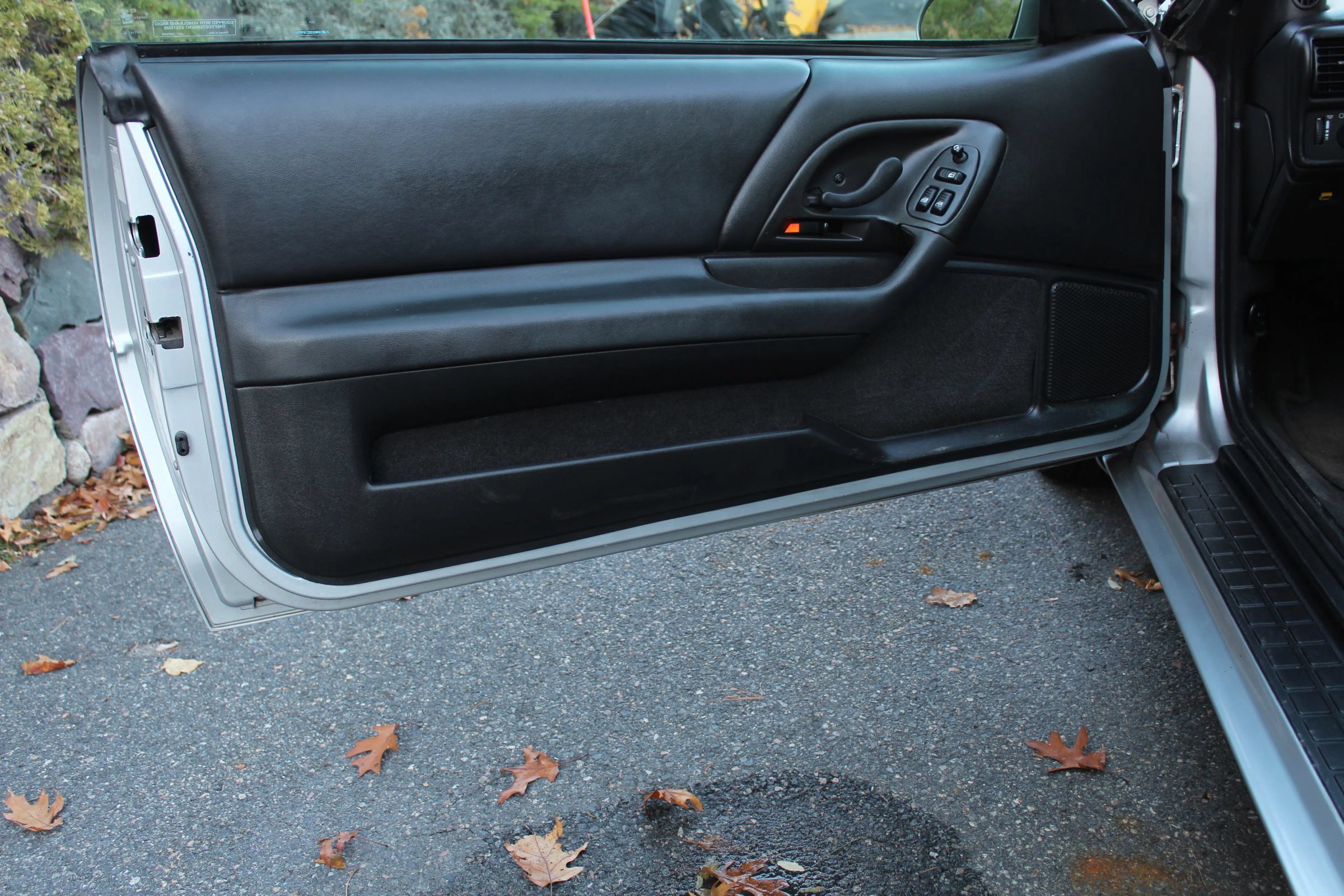 Used 2000 Chevrolet Camaro Z28 w/ SS Performance/Appearance Pkg RWD image 12
