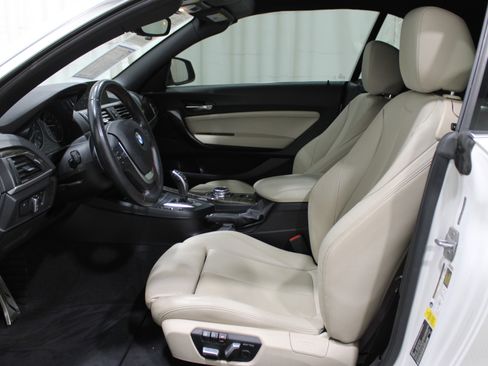 Used 2017 BMW 230i Convertible image 3