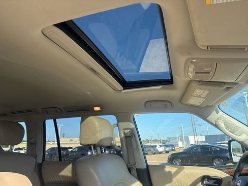 Used 2019 Nissan Armada Platinum w/ Captain's Chairs Package AWD/4WD image 31