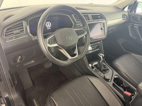 Used 2022 Volkswagen Tiguan SE AWD/4WD image 17
