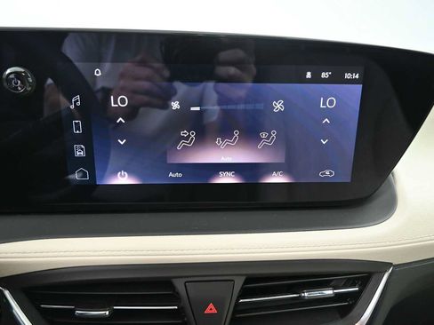 Used 2024 Buick Encore GX Avenir w/ Avenir Convenience Package FWD image 17