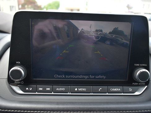 Used 2023 Nissan Rogue S AWD/4WD image 16