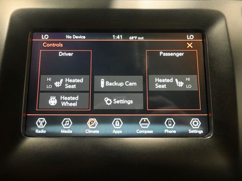 Used 2019 Jeep Cherokee Latitude Plus w/ Comfort/Convenience Group AWD/4WD image 14