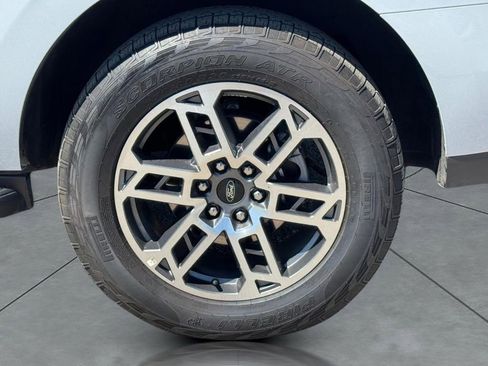 Used 2025 Ford Expedition Active AWD/4WD image 4