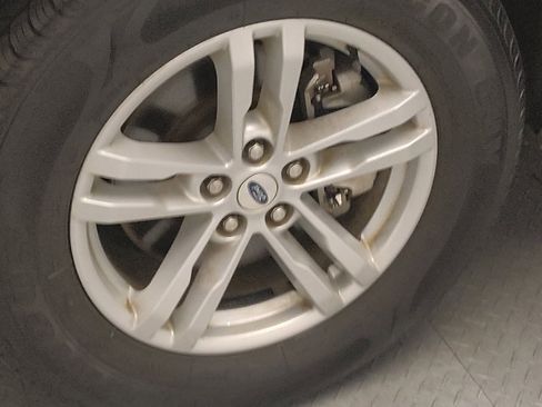 Used 2024 Ford Explorer XLT RWD image 31