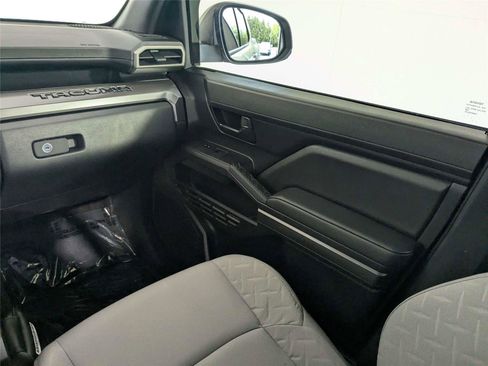 Certified 2024 Toyota Tacoma SR5 AWD/4WD image 39