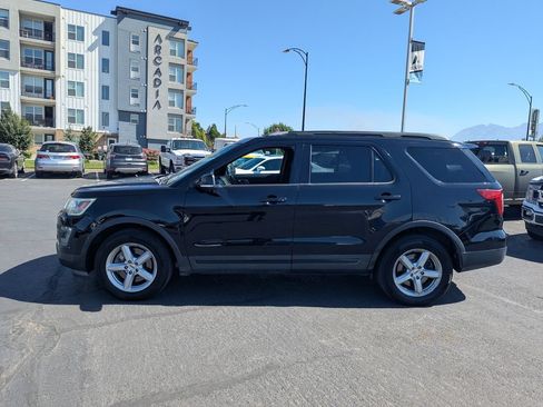 Used 2016 Ford Explorer XLT w/ Equipment Group 201A AWD/4WD image 8