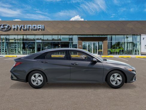 New 2026 Hyundai Elantra SE FWD image 7
