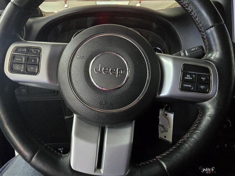 Used 2013 Jeep Wrangler Unlimited Rubicon AWD/4WD image 30